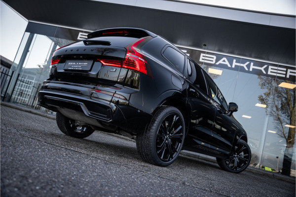 Volvo XC60 2.0 T6 Plug-in hybrid AWD Ultimate Black Edition ** Trekhaak ** Ventilatie ** Panodak ** B&W ** 12-2024!!