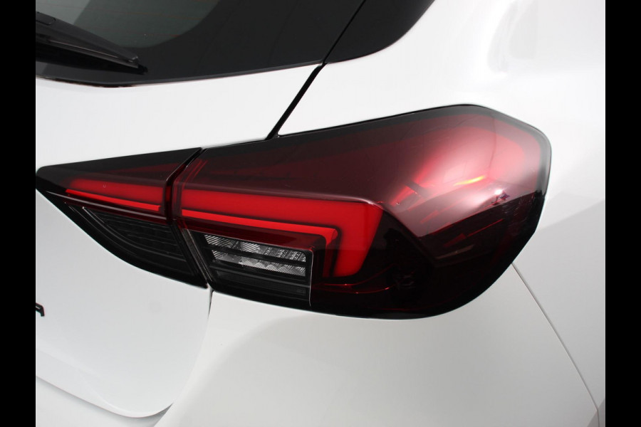 Opel Corsa 1.2 GS Achteruitrij camera Parkeersensoren Cruise control LED Verwarmde voorstoelen Stuurwiel verwarmd Climate control Apple carplay/ Android Auto