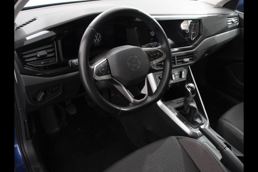 Volkswagen Polo 1.0 TSI Life | DEMO ! | Nieuw model Navigatie Digitale Cockpit Airco Parkeer sensoren V+A | LED Lichtmetalen Velgen