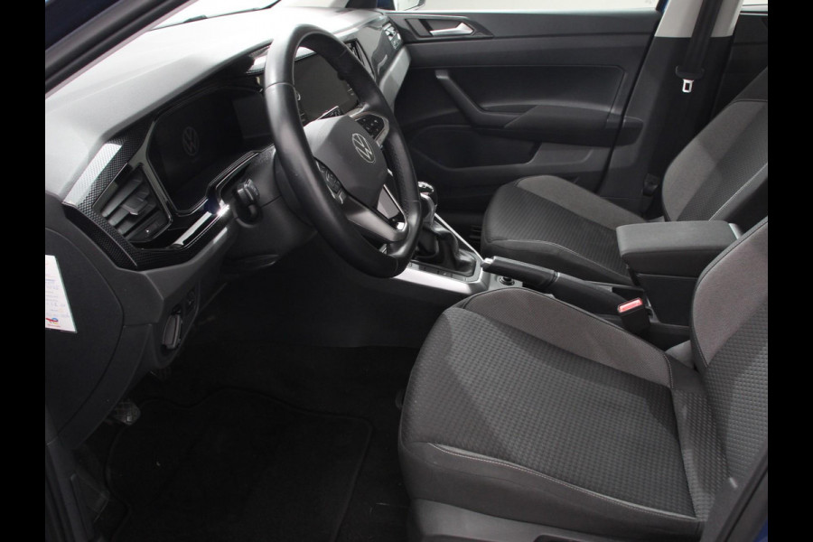 Volkswagen Polo 1.0 TSI Life | DEMO ! | Nieuw model Navigatie Digitale Cockpit Airco Parkeer sensoren V+A | LED Lichtmetalen Velgen