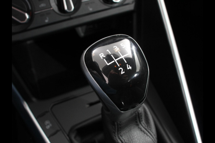 Volkswagen Polo 1.0 TSI Life | DEMO ! | Nieuw model Navigatie Digitale Cockpit Airco Parkeer sensoren V+A | LED Lichtmetalen Velgen