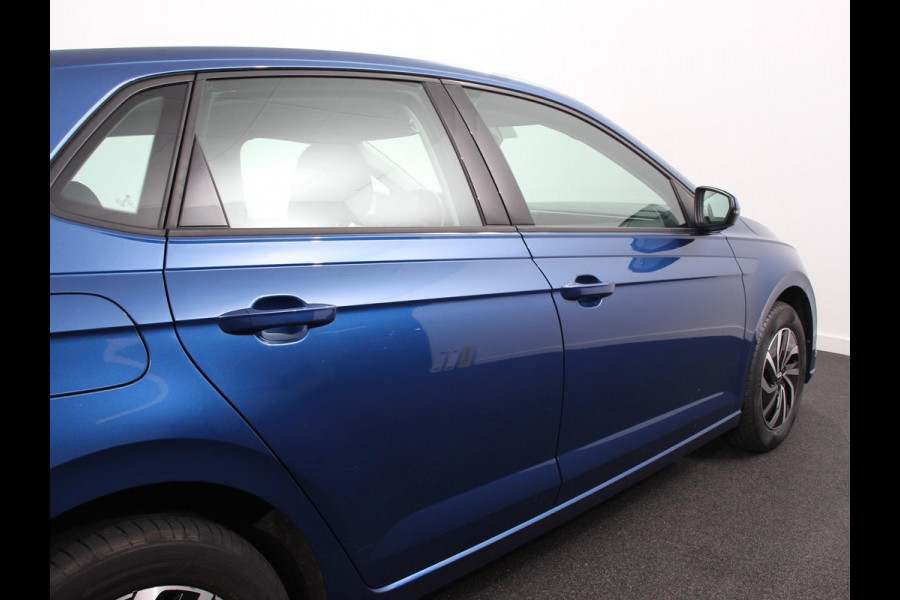 Volkswagen Polo 1.0 TSI Life | DEMO ! | Nieuw model Navigatie Digitale Cockpit Airco Parkeer sensoren V+A | LED Lichtmetalen Velgen