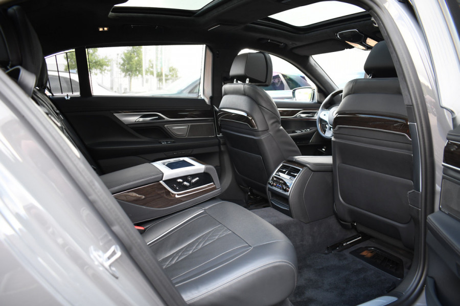 BMW 7 Serie M760Li xDrive 6.6 V12 | NL-auto | Bernina-grau | NP 262K | LCI