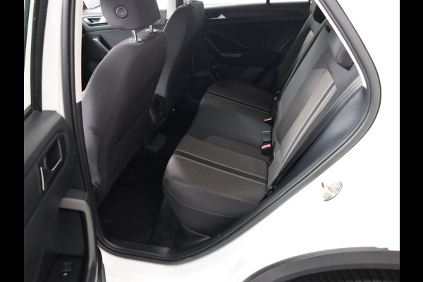 Volkswagen T-Roc 1.5 TSI Style 150 pk Automaat (DSG) | Navigatie | Parkeersensoren | Achteruitrijcamera | Adaptieve cruise control | Autom. airco | Apple Carplay/Android Auto |
