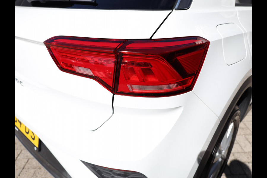 Volkswagen T-Roc 1.5 TSI Style 150 pk Automaat (DSG) | Navigatie | Parkeersensoren | Achteruitrijcamera | Adaptieve cruise control | Autom. airco | Apple Carplay/Android Auto |