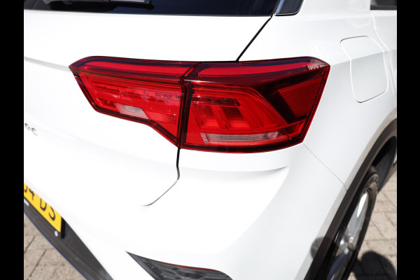 Volkswagen T-Roc 1.5 TSI Style 150 pk Automaat (DSG) | Navigatie | Parkeersensoren | Achteruitrijcamera | Adaptieve cruise control | Autom. airco | Apple Carplay/Android Auto |