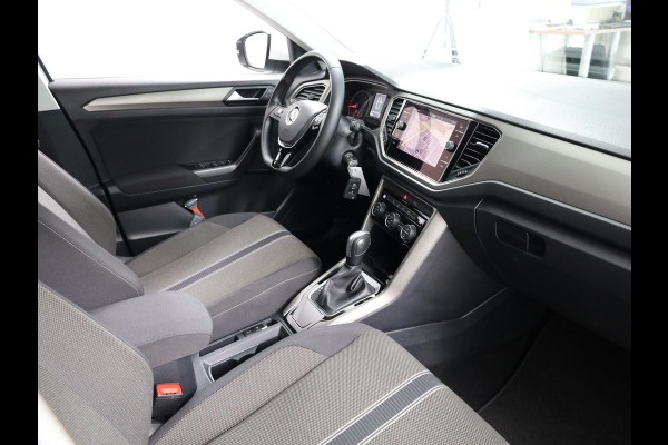 Volkswagen T-Roc 1.5 TSI Style 150 pk Automaat (DSG) | Navigatie | Parkeersensoren | Achteruitrijcamera | Adaptieve cruise control | Autom. airco | Apple Carplay/Android Auto |