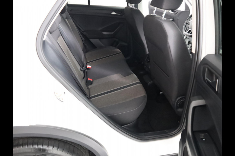 Volkswagen T-Roc 1.5 TSI Style 150 pk Automaat (DSG) | Navigatie | Parkeersensoren | Achteruitrijcamera | Adaptieve cruise control | Autom. airco | Apple Carplay/Android Auto |
