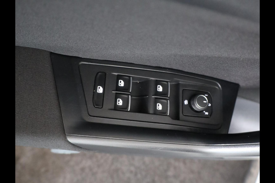 Volkswagen T-Roc 1.5 TSI Style 150 pk Automaat (DSG) | Navigatie | Parkeersensoren | Achteruitrijcamera | Adaptieve cruise control | Autom. airco | Apple Carplay/Android Auto |