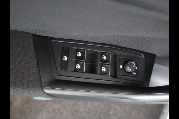 Volkswagen T-Roc 1.5 TSI Style 150 pk Automaat (DSG) | Navigatie | Parkeersensoren | Achteruitrijcamera | Adaptieve cruise control | Autom. airco | Apple Carplay/Android Auto |