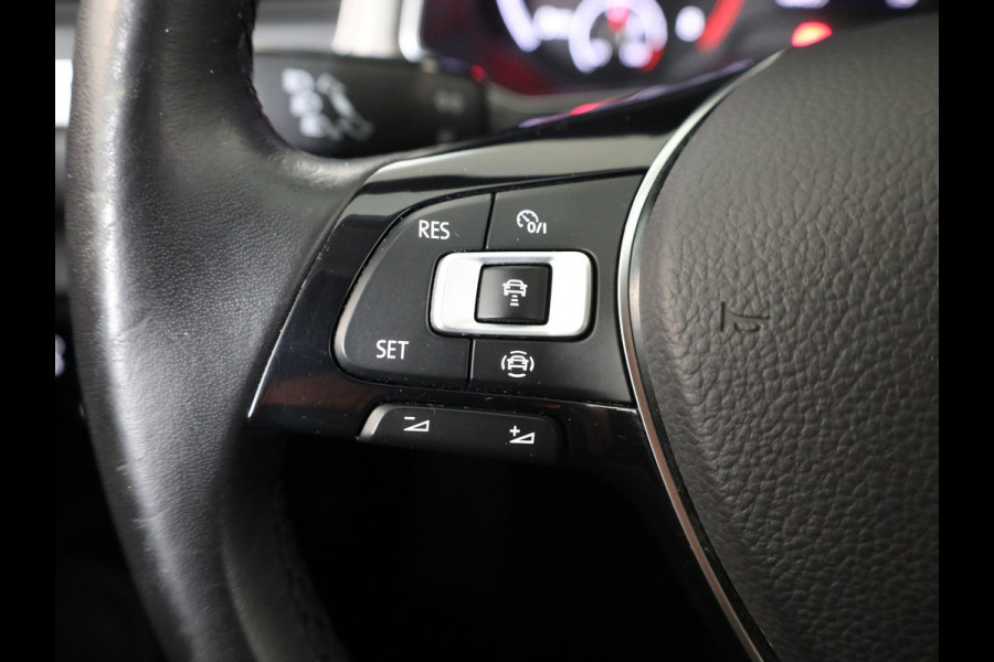 Volkswagen T-Roc 1.5 TSI Style 150 pk Automaat (DSG) | Navigatie | Parkeersensoren | Achteruitrijcamera | Adaptieve cruise control | Autom. airco | Apple Carplay/Android Auto |