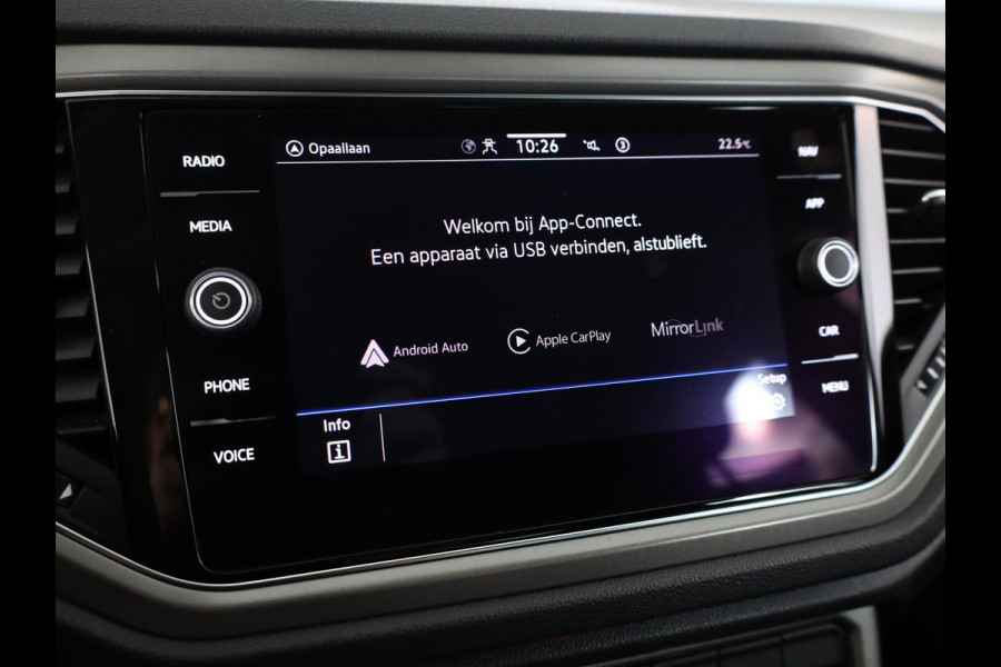 Volkswagen T-Roc 1.5 TSI Style 150 pk Automaat (DSG) | Navigatie | Parkeersensoren | Achteruitrijcamera | Adaptieve cruise control | Autom. airco | Apple Carplay/Android Auto |