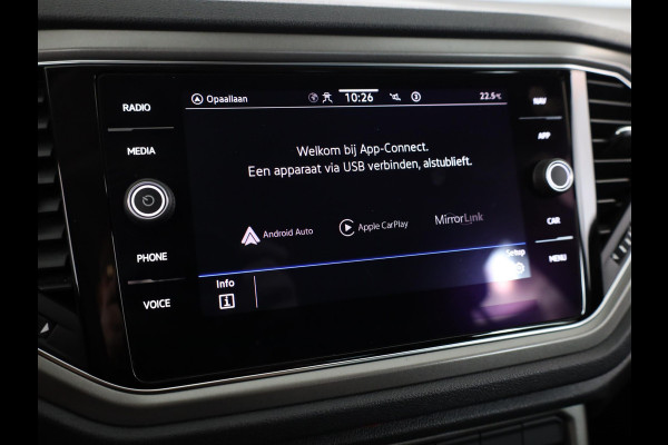 Volkswagen T-Roc 1.5 TSI Style 150 pk Automaat (DSG) | Navigatie | Parkeersensoren | Achteruitrijcamera | Adaptieve cruise control | Autom. airco | Apple Carplay/Android Auto |