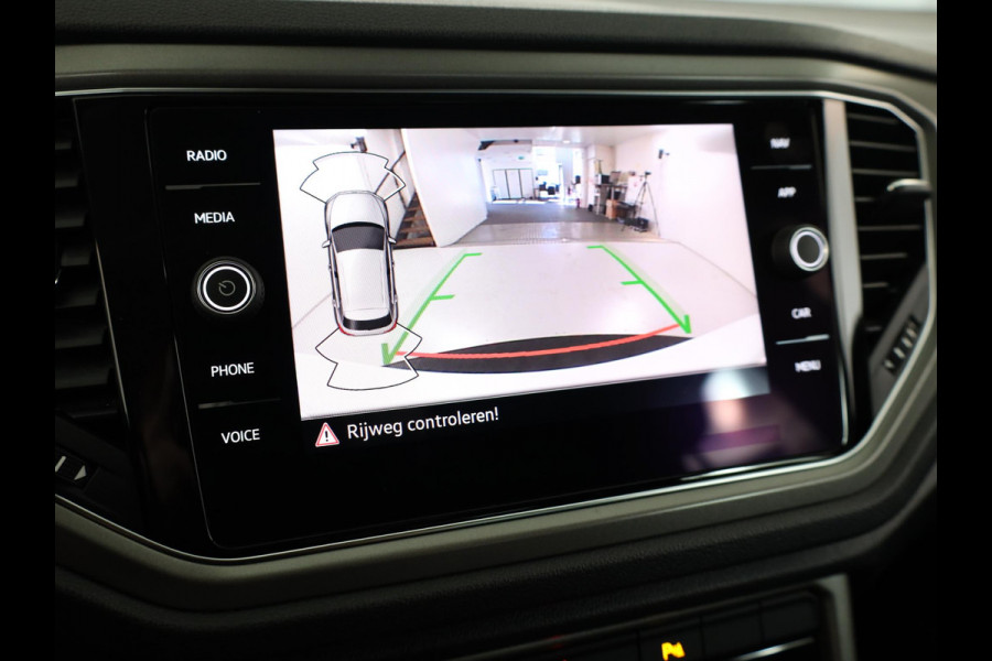 Volkswagen T-Roc 1.5 TSI Style 150 pk Automaat (DSG) | Navigatie | Parkeersensoren | Achteruitrijcamera | Adaptieve cruise control | Autom. airco | Apple Carplay/Android Auto |