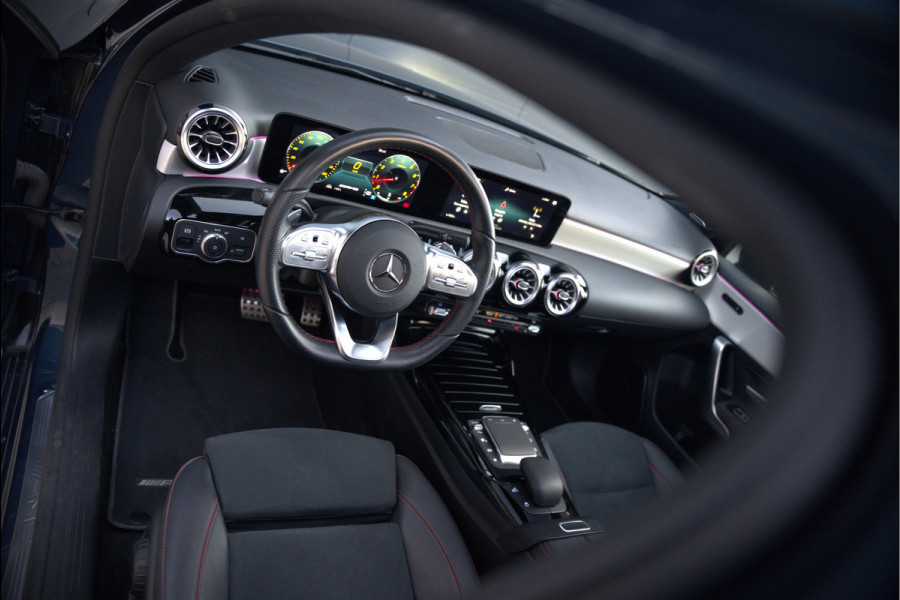 Mercedes-Benz A-Klasse AMG 35 4MATIC | Panoramadak | Burmester | Stoelverwarming | Keyless | Aero pack | Adaptive Cruise Control | Ambiance verlichting | Camera | Driving Assistant | DAB | LED