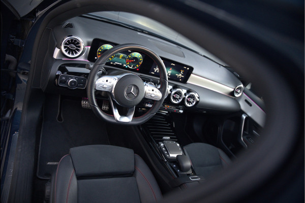 Mercedes-Benz A-Klasse AMG 35 4MATIC | Panoramadak | Burmester | Stoelverwarming | Keyless | Aero pack | Adaptive Cruise Control | Ambiance verlichting | Camera | Driving Assistant | DAB | LED