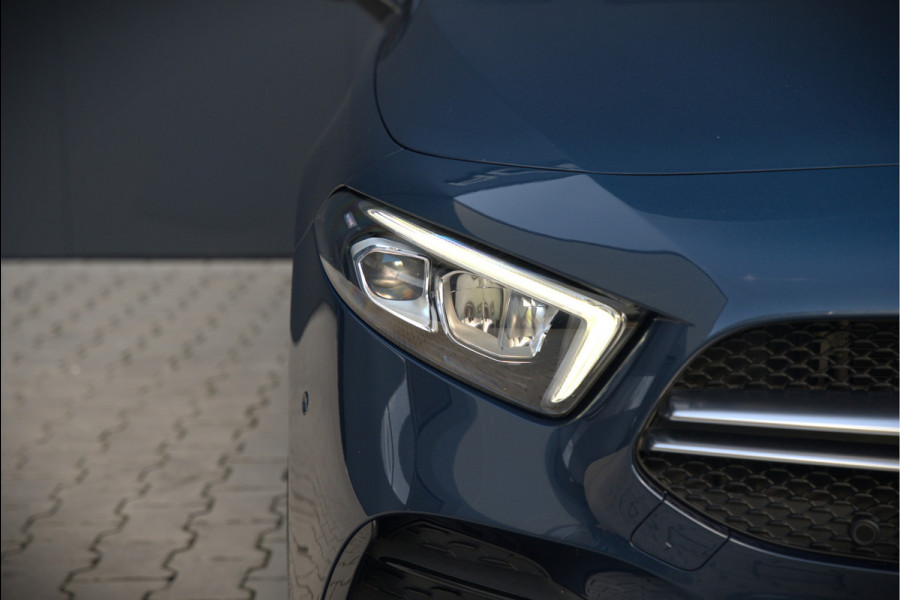 Mercedes-Benz A-Klasse AMG 35 4MATIC | Panoramadak | Burmester | Stoelverwarming | Keyless | Aero pack | Adaptive Cruise Control | Ambiance verlichting | Camera | Driving Assistant | DAB | LED