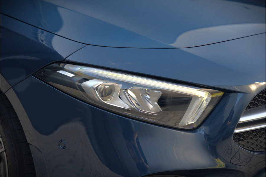 Mercedes-Benz A-Klasse AMG 35 4MATIC | Panoramadak | Burmester | Stoelverwarming | Keyless | Aero pack | Adaptive Cruise Control | Ambiance verlichting | Camera | Driving Assistant | DAB | LED