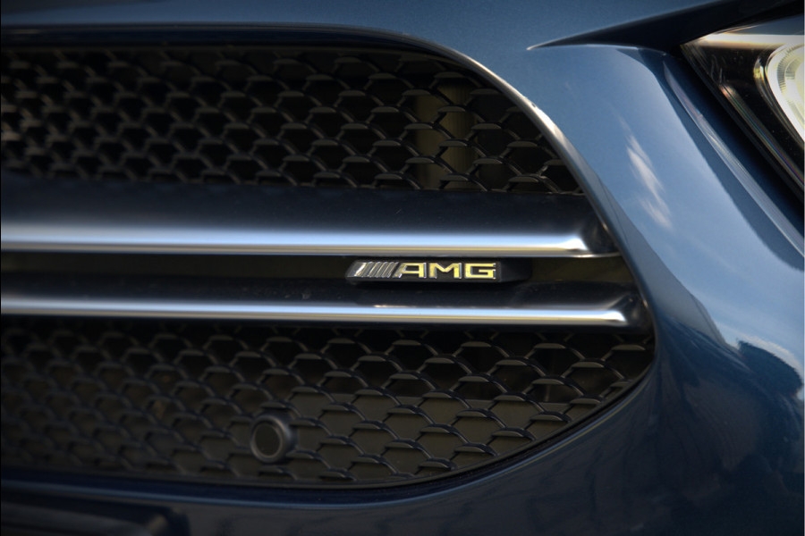Mercedes-Benz A-Klasse AMG 35 4MATIC | Panoramadak | Burmester | Stoelverwarming | Keyless | Aero pack | Adaptive Cruise Control | Ambiance verlichting | Camera | Driving Assistant | DAB | LED