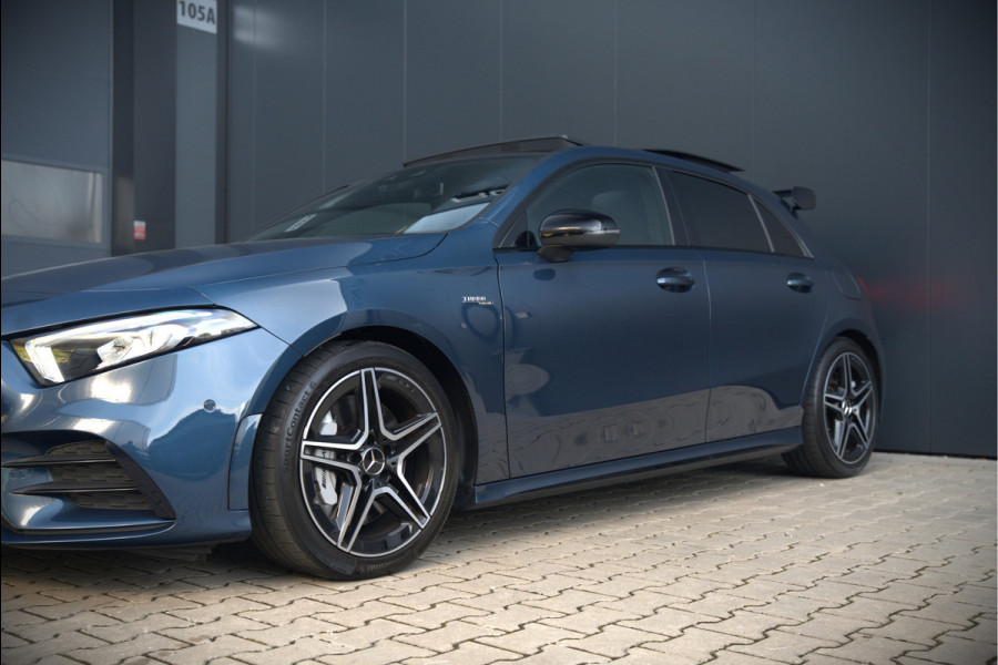 Mercedes-Benz A-Klasse AMG 35 4MATIC | Panoramadak | Burmester | Stoelverwarming | Keyless | Aero pack | Adaptive Cruise Control | Ambiance verlichting | Camera | Driving Assistant | DAB | LED