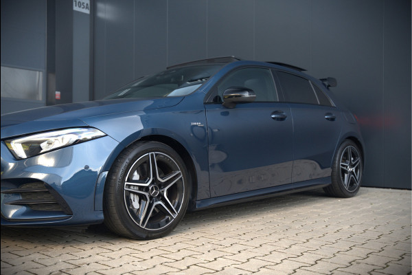 Mercedes-Benz A-Klasse AMG 35 4MATIC | Panoramadak | Burmester | Stoelverwarming | Keyless | Aero pack | Adaptive Cruise Control | Ambiance verlichting | Camera | Driving Assistant | DAB | LED