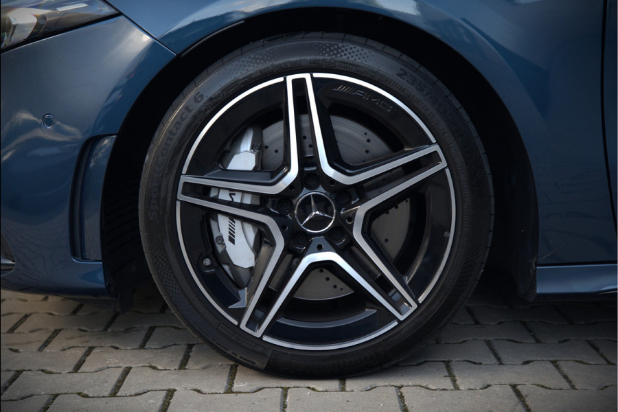 Mercedes-Benz A-Klasse AMG 35 4MATIC | Panoramadak | Burmester | Stoelverwarming | Keyless | Aero pack | Adaptive Cruise Control | Ambiance verlichting | Camera | Driving Assistant | DAB | LED