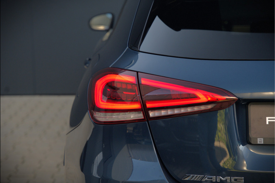 Mercedes-Benz A-Klasse AMG 35 4MATIC | Panoramadak | Burmester | Stoelverwarming | Keyless | Aero pack | Adaptive Cruise Control | Ambiance verlichting | Camera | Driving Assistant | DAB | LED