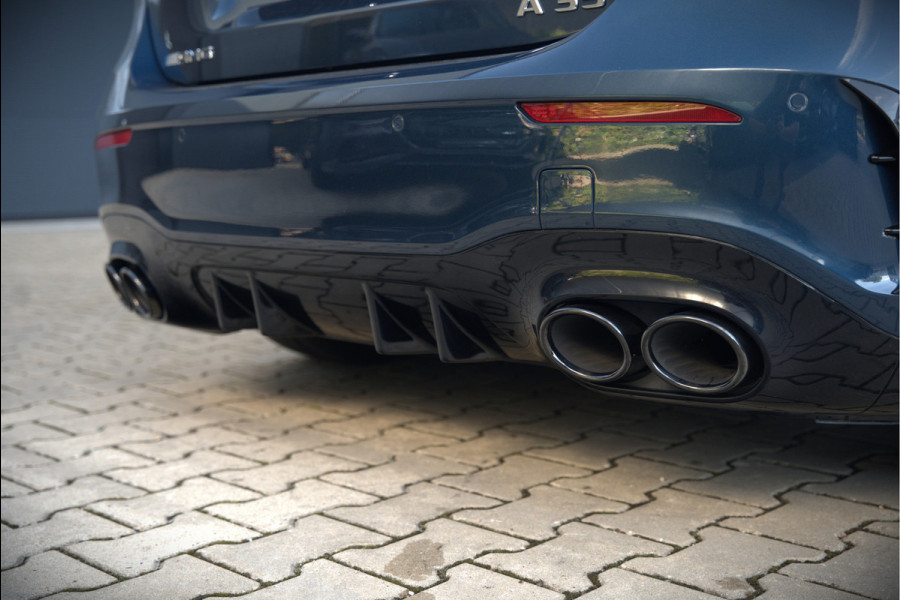 Mercedes-Benz A-Klasse AMG 35 4MATIC | Panoramadak | Burmester | Stoelverwarming | Keyless | Aero pack | Adaptive Cruise Control | Ambiance verlichting | Camera | Driving Assistant | DAB | LED