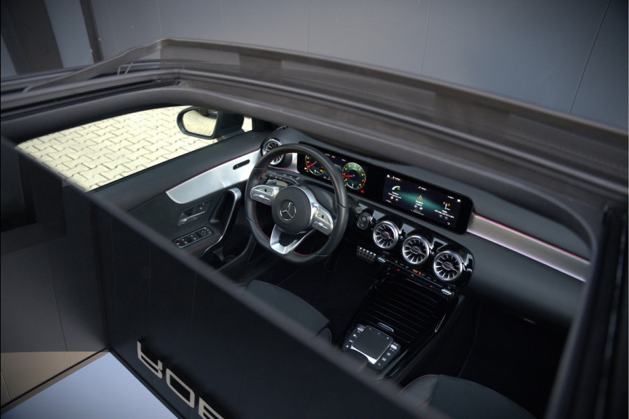 Mercedes-Benz A-Klasse AMG 35 4MATIC | Panoramadak | Burmester | Stoelverwarming | Keyless | Aero pack | Adaptive Cruise Control | Ambiance verlichting | Camera | Driving Assistant | DAB | LED