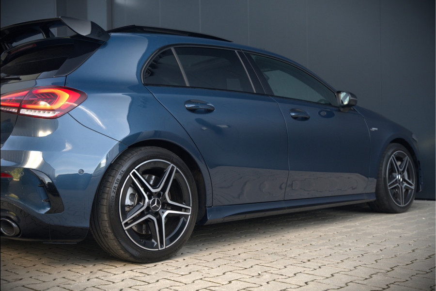 Mercedes-Benz A-Klasse AMG 35 4MATIC | Panoramadak | Burmester | Stoelverwarming | Keyless | Aero pack | Adaptive Cruise Control | Ambiance verlichting | Camera | Driving Assistant | DAB | LED