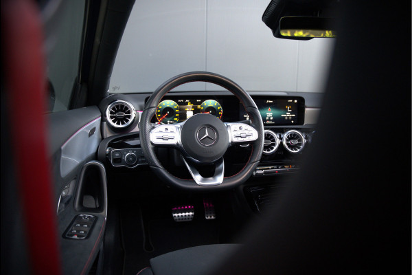 Mercedes-Benz A-Klasse AMG 35 4MATIC | Panoramadak | Burmester | Stoelverwarming | Keyless | Aero pack | Adaptive Cruise Control | Ambiance verlichting | Camera | Driving Assistant | DAB | LED