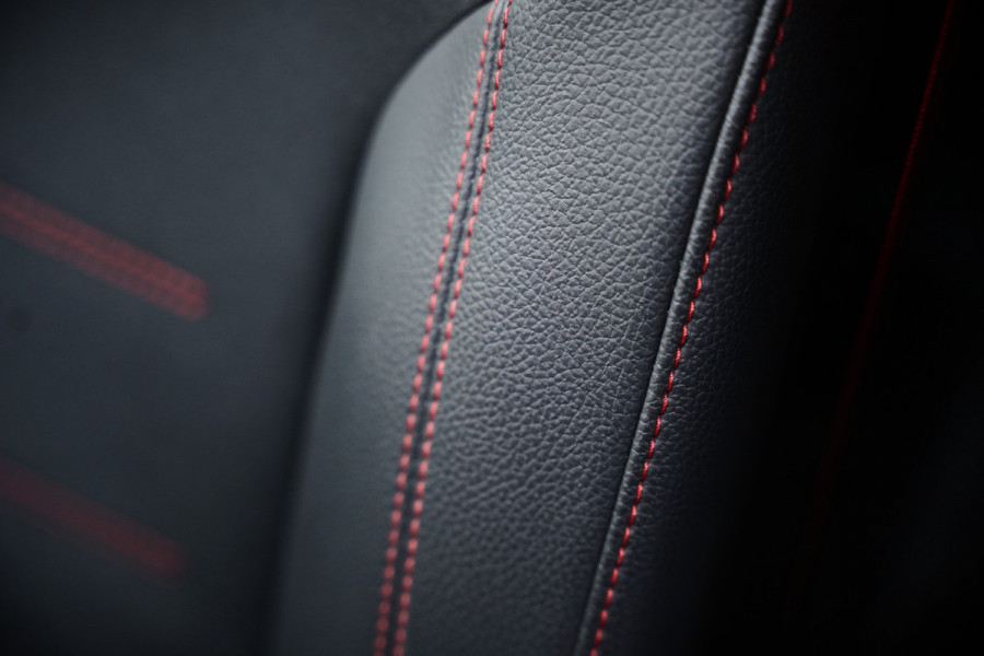 Mercedes-Benz A-Klasse AMG 35 4MATIC | Panoramadak | Burmester | Stoelverwarming | Keyless | Aero pack | Adaptive Cruise Control | Ambiance verlichting | Camera | Driving Assistant | DAB | LED