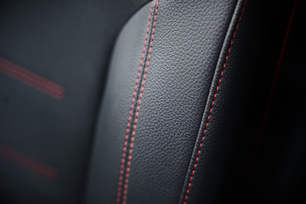 Mercedes-Benz A-Klasse AMG 35 4MATIC | Panoramadak | Burmester | Stoelverwarming | Keyless | Aero pack | Adaptive Cruise Control | Ambiance verlichting | Camera | Driving Assistant | DAB | LED