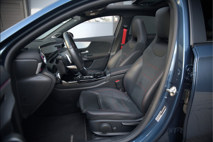 Mercedes-Benz A-Klasse AMG 35 4MATIC | Panoramadak | Burmester | Stoelverwarming | Keyless | Aero pack | Adaptive Cruise Control | Ambiance verlichting | Camera | Driving Assistant | DAB | LED