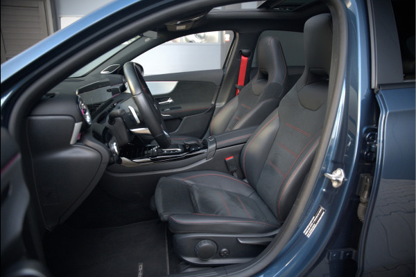 Mercedes-Benz A-Klasse AMG 35 4MATIC | Panoramadak | Burmester | Stoelverwarming | Keyless | Aero pack | Adaptive Cruise Control | Ambiance verlichting | Camera | Driving Assistant | DAB | LED