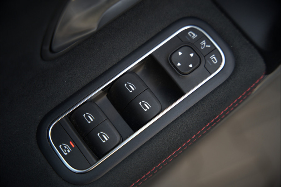 Mercedes-Benz A-Klasse AMG 35 4MATIC | Panoramadak | Burmester | Stoelverwarming | Keyless | Aero pack | Adaptive Cruise Control | Ambiance verlichting | Camera | Driving Assistant | DAB | LED