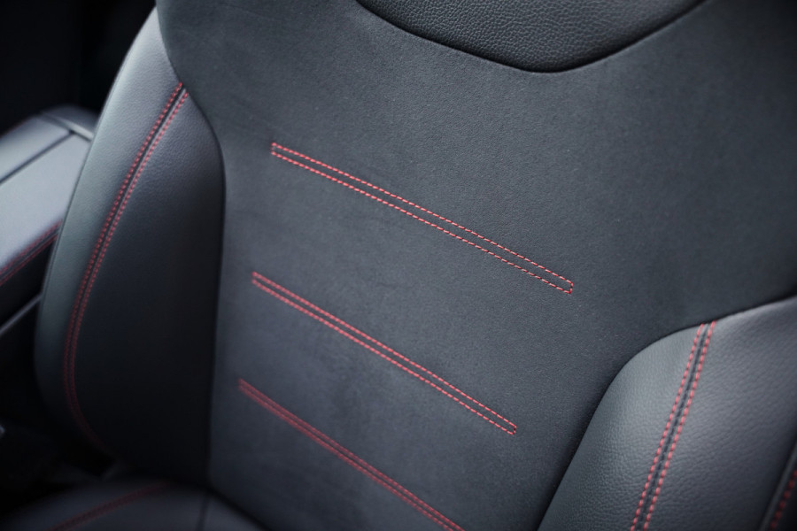 Mercedes-Benz A-Klasse AMG 35 4MATIC | Panoramadak | Burmester | Stoelverwarming | Keyless | Aero pack | Adaptive Cruise Control | Ambiance verlichting | Camera | Driving Assistant | DAB | LED