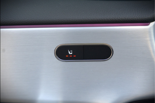 Mercedes-Benz A-Klasse AMG 35 4MATIC | Panoramadak | Burmester | Stoelverwarming | Keyless | Aero pack | Adaptive Cruise Control | Ambiance verlichting | Camera | Driving Assistant | DAB | LED