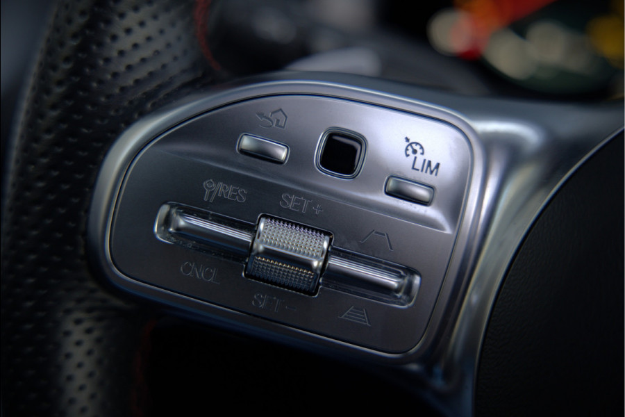 Mercedes-Benz A-Klasse AMG 35 4MATIC | Panoramadak | Burmester | Stoelverwarming | Keyless | Aero pack | Adaptive Cruise Control | Ambiance verlichting | Camera | Driving Assistant | DAB | LED