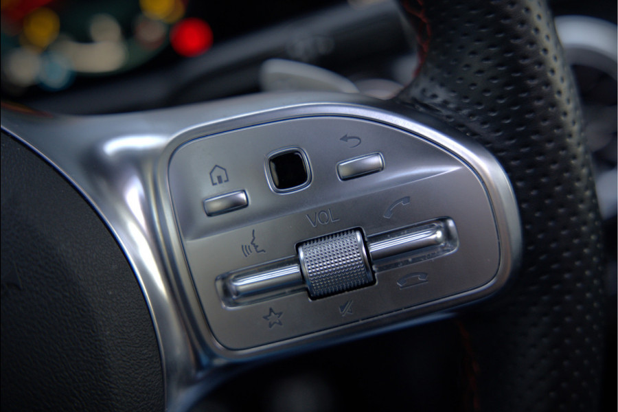 Mercedes-Benz A-Klasse AMG 35 4MATIC | Panoramadak | Burmester | Stoelverwarming | Keyless | Aero pack | Adaptive Cruise Control | Ambiance verlichting | Camera | Driving Assistant | DAB | LED
