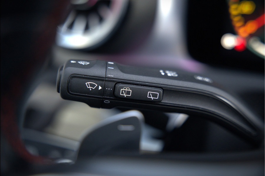 Mercedes-Benz A-Klasse AMG 35 4MATIC | Panoramadak | Burmester | Stoelverwarming | Keyless | Aero pack | Adaptive Cruise Control | Ambiance verlichting | Camera | Driving Assistant | DAB | LED