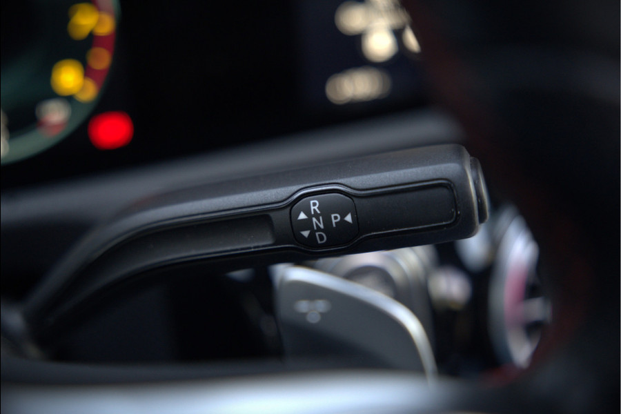 Mercedes-Benz A-Klasse AMG 35 4MATIC | Panoramadak | Burmester | Stoelverwarming | Keyless | Aero pack | Adaptive Cruise Control | Ambiance verlichting | Camera | Driving Assistant | DAB | LED