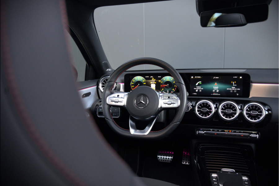Mercedes-Benz A-Klasse AMG 35 4MATIC | Panoramadak | Burmester | Stoelverwarming | Keyless | Aero pack | Adaptive Cruise Control | Ambiance verlichting | Camera | Driving Assistant | DAB | LED