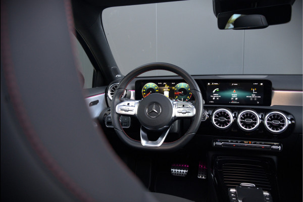 Mercedes-Benz A-Klasse AMG 35 4MATIC | Panoramadak | Burmester | Stoelverwarming | Keyless | Aero pack | Adaptive Cruise Control | Ambiance verlichting | Camera | Driving Assistant | DAB | LED
