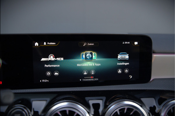 Mercedes-Benz A-Klasse AMG 35 4MATIC | Panoramadak | Burmester | Stoelverwarming | Keyless | Aero pack | Adaptive Cruise Control | Ambiance verlichting | Camera | Driving Assistant | DAB | LED