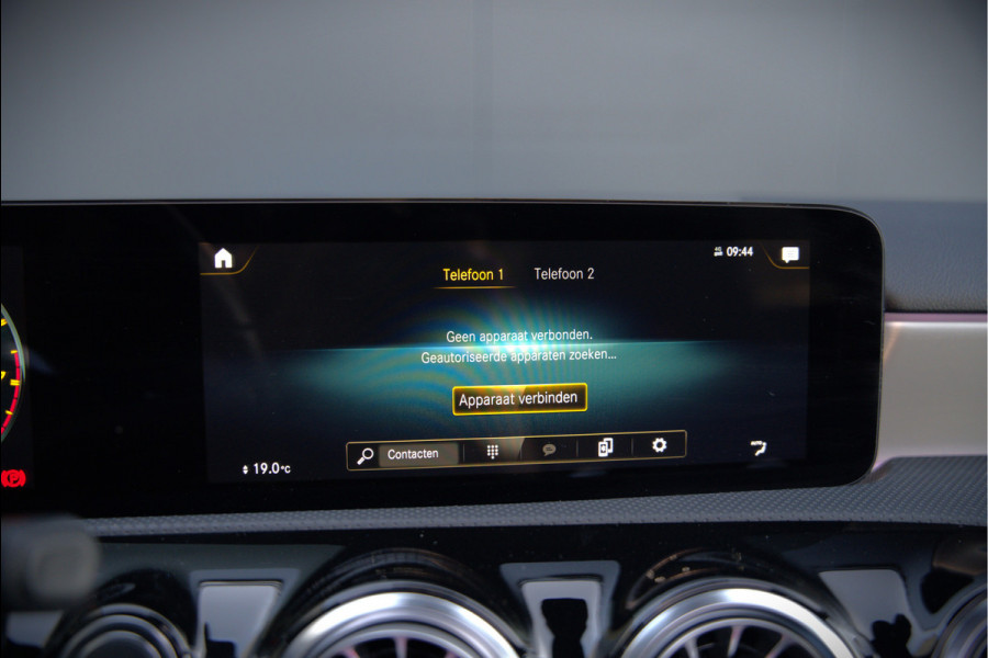 Mercedes-Benz A-Klasse AMG 35 4MATIC | Panoramadak | Burmester | Stoelverwarming | Keyless | Aero pack | Adaptive Cruise Control | Ambiance verlichting | Camera | Driving Assistant | DAB | LED