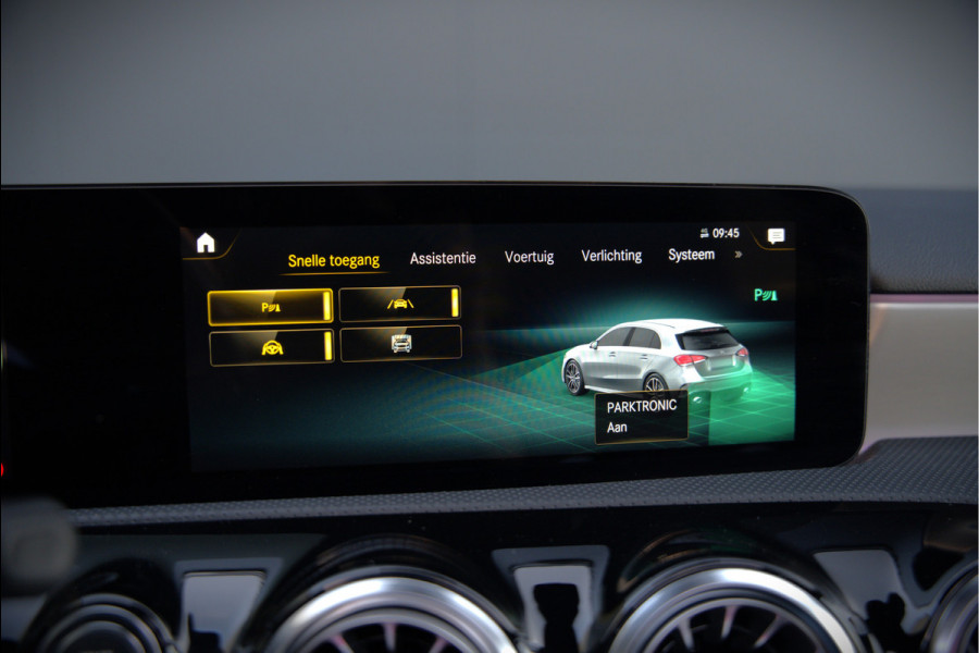 Mercedes-Benz A-Klasse AMG 35 4MATIC | Panoramadak | Burmester | Stoelverwarming | Keyless | Aero pack | Adaptive Cruise Control | Ambiance verlichting | Camera | Driving Assistant | DAB | LED