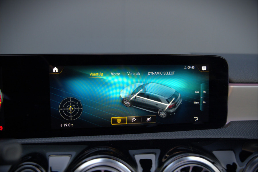 Mercedes-Benz A-Klasse AMG 35 4MATIC | Panoramadak | Burmester | Stoelverwarming | Keyless | Aero pack | Adaptive Cruise Control | Ambiance verlichting | Camera | Driving Assistant | DAB | LED
