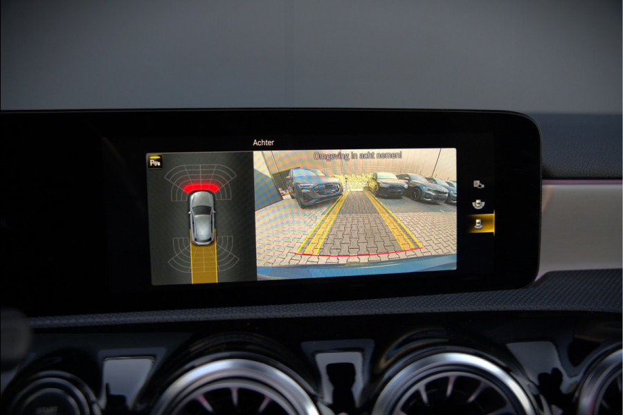 Mercedes-Benz A-Klasse AMG 35 4MATIC | Panoramadak | Burmester | Stoelverwarming | Keyless | Aero pack | Adaptive Cruise Control | Ambiance verlichting | Camera | Driving Assistant | DAB | LED
