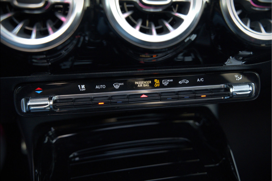 Mercedes-Benz A-Klasse AMG 35 4MATIC | Panoramadak | Burmester | Stoelverwarming | Keyless | Aero pack | Adaptive Cruise Control | Ambiance verlichting | Camera | Driving Assistant | DAB | LED
